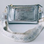 crossbody handtas zilver metallic met bijpassende tasriem