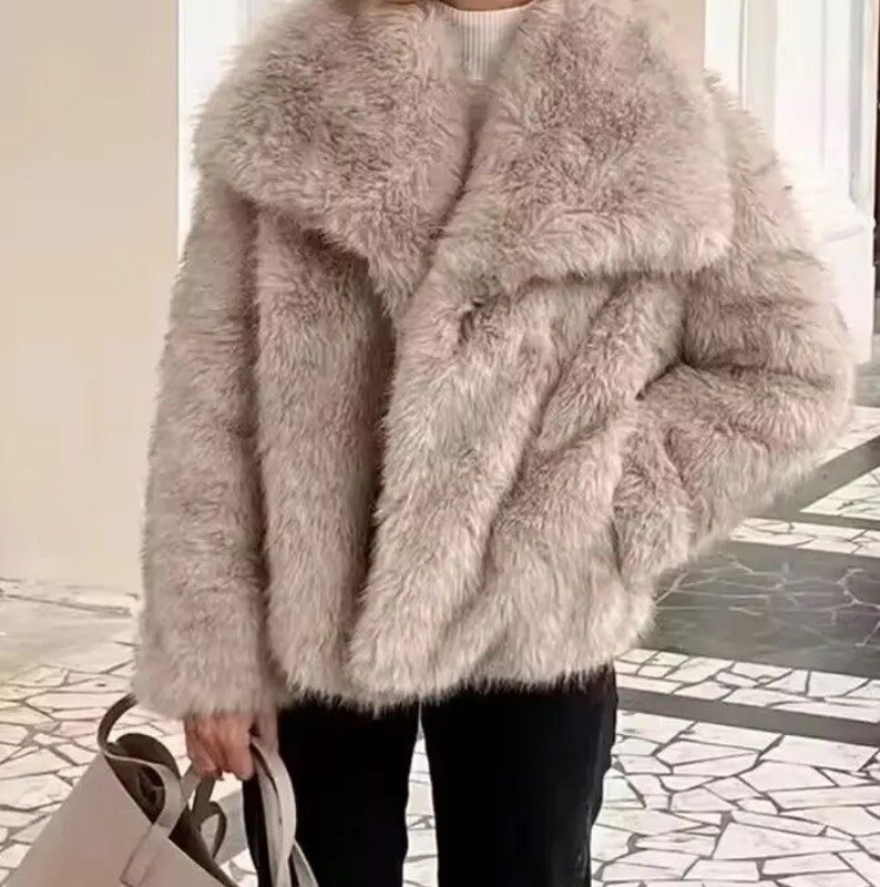 faux fur jas beige zandkleur met brede kraag